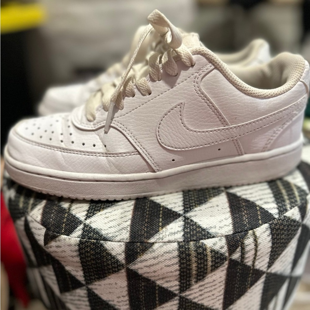 Nike White Leather Athletic Shoes with Breathable Design